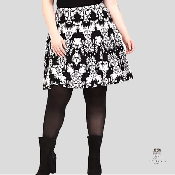 Torrid A Line Embellished Black & White Skirt Size 18ππ - Picture 3 of 7